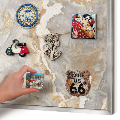 Magneetbord voor souvenir magneten met zilveren lijst Marmeren elegantie