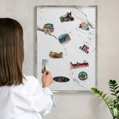 Magneetbord voor souvenir magneten met zilveren lijst Moderne elegantie