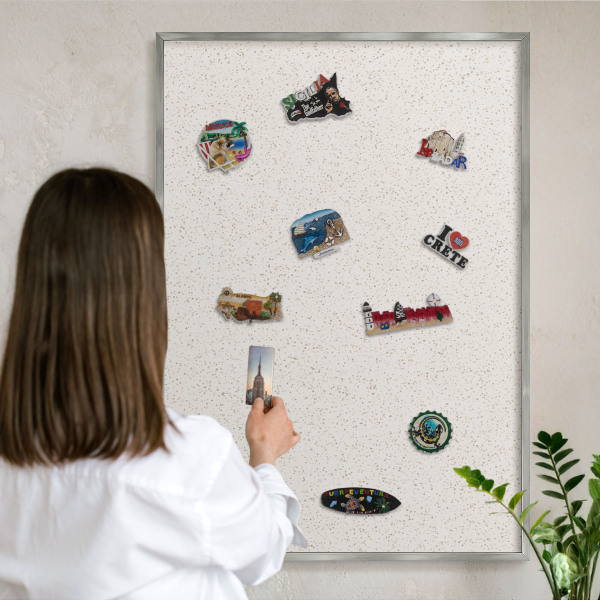 Magneetbord voor souvenir magneten met zilveren lijst Kleine puntjes