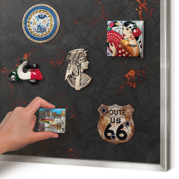 Magneetbord voor souvenir magneten met zilveren lijst Vulkanische lava