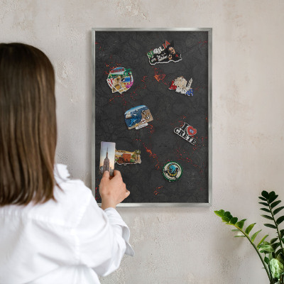 Magneetbord voor souvenir magneten met zilveren lijst Vulkanische lava