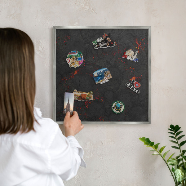 Magneetbord voor souvenir magneten met zilveren lijst Vulkanische lava