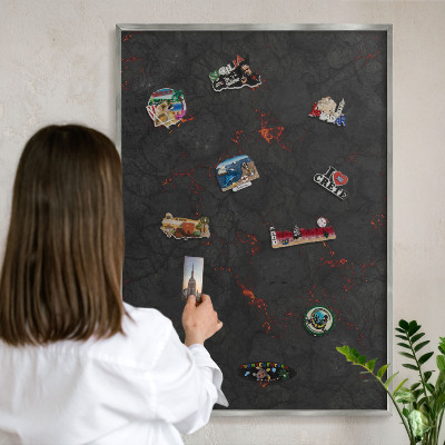 Magneetbord voor souvenir magneten met zilveren lijst Vulkanische lava