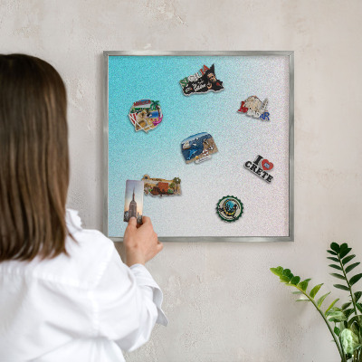 Magneetbord voor souvenir magneten met zilveren lijst Pastel abstractie