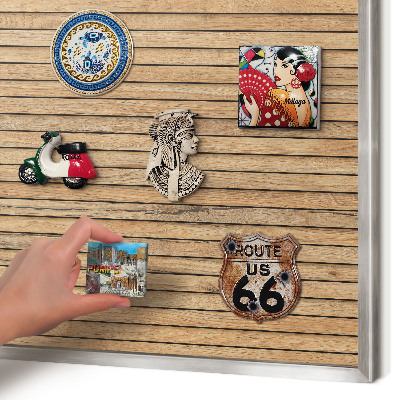 Magneetbord voor souvenir magneten met zilveren lijst Houten planken