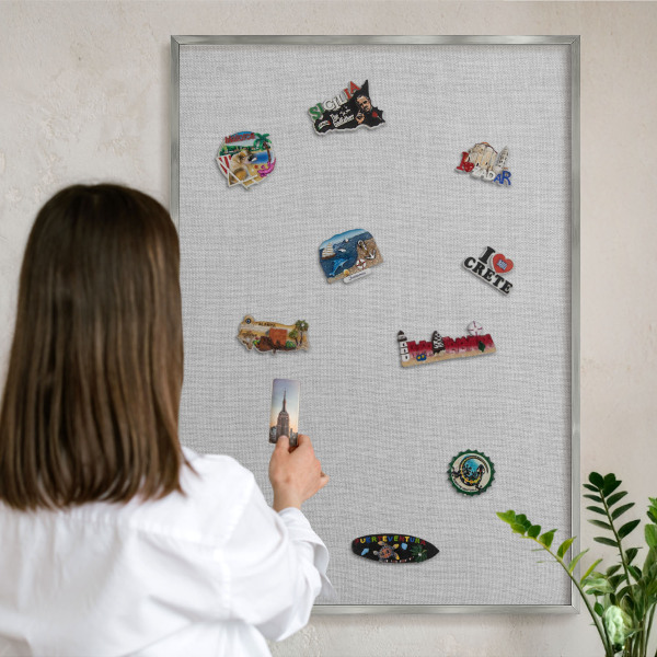 Magneetbord voor souvenir magneten met zilveren lijst Subtiele elegantie