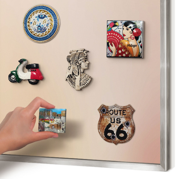 Magneetbord voor souvenir magneten met zilveren lijst Zachtbeige