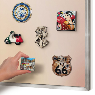 Magneetbord voor souvenir magneten met zilveren lijst Zachtbeige