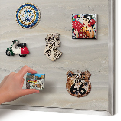 Magneetbord voor souvenir magneten met zilveren lijst Marmertextuur
