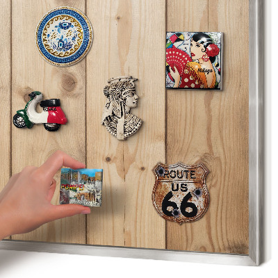 Decoratief metalen magneetbord in een zilveren lijst Houtstructuur