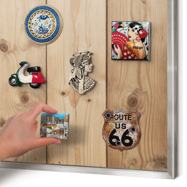 Decoratief metalen magneetbord in een zilveren lijst Houtstructuur