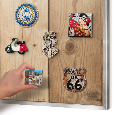 Decoratief metalen magneetbord in een zilveren lijst Houtstructuur