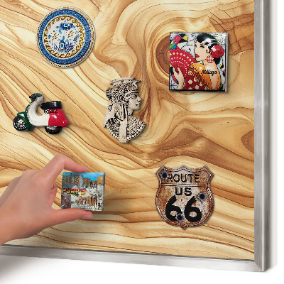 Magneetbord voor souvenir magneten met zilveren lijst Houtstructuur