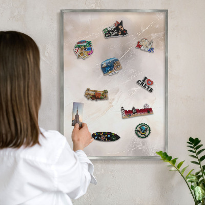 Decoratief metalen magneetbord in een zilveren lijst Zachte lichtheid