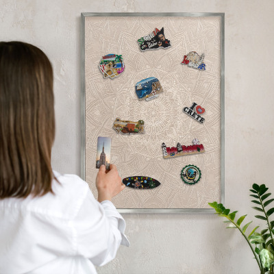 Magneetbord voor souvenir magneten met zilveren lijst Decoratieve mandala
