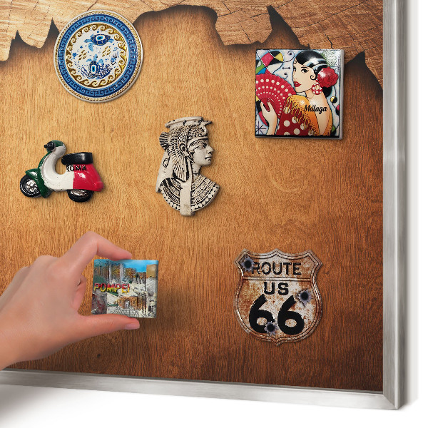 Decoratief metalen magneetbord in een zilveren lijst Houtstructuur