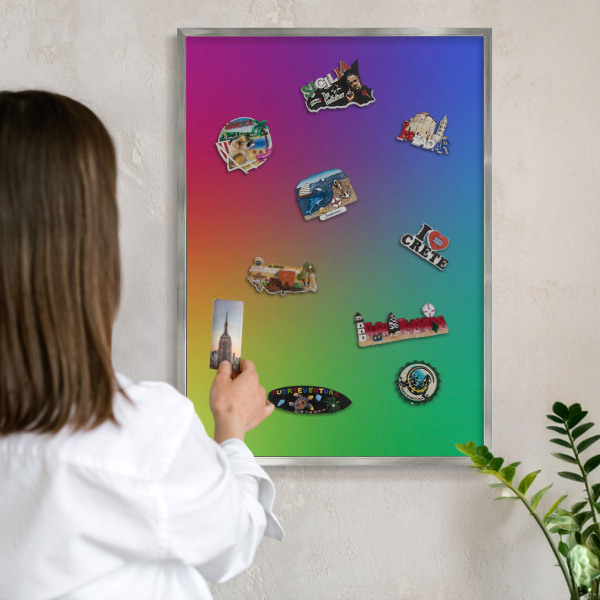 Magneetbord voor souvenir magneten met zilveren lijst Regenbooggradient