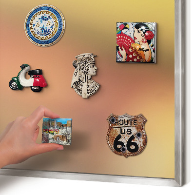 Decoratief metalen magneetbord in een zilveren lijst Kleurrijke gloed