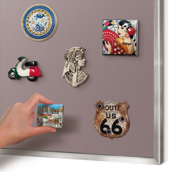 Magneetbord voor souvenir magneten met zilveren lijst Asbruin