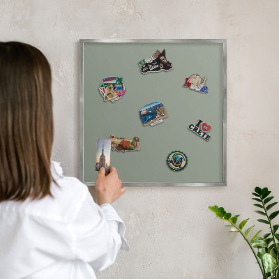 Magneetbord voor souvenir magneten met zilveren lijst Verstandig