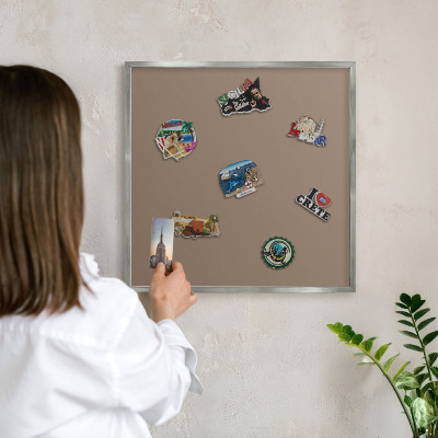 Magneetbord voor souvenir magneten met zilveren lijst Neutraal bruin