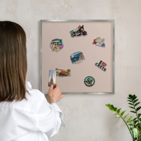Magneetbord voor souvenir magneten met zilveren lijst Beige roze