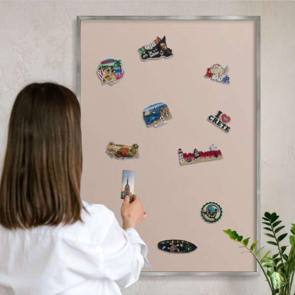 Magneetbord voor souvenir magneten met zilveren lijst Beige roze