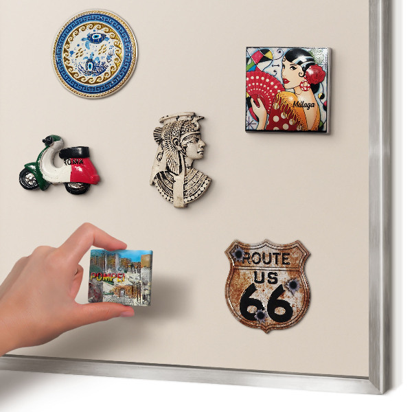 Magneetbord voor souvenir magneten met zilveren lijst Warm beige