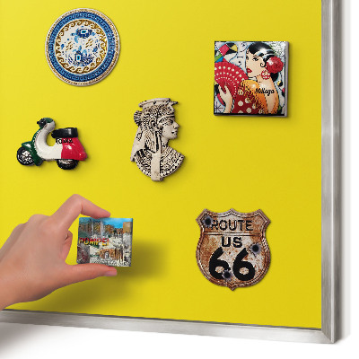 Magneetbord voor souvenir magneten met zilveren lijst Intens geel