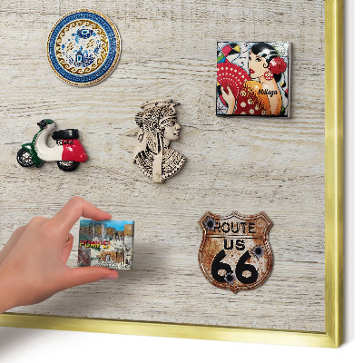 Metalen magneetbord met lijst in het goud Houtstructuur