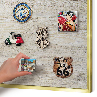 Metalen magneetbord met lijst in het goud Houtstructuur