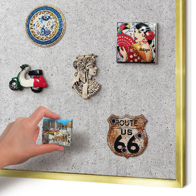 Metalen magneetbord met lijst in het goud Grijze textuur