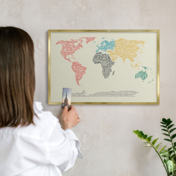 Metalen magneetbord met lijst in het goud Wereldkaart
