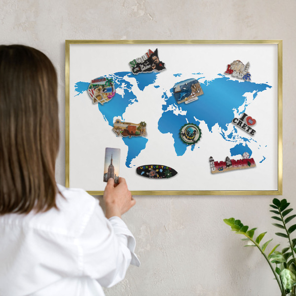Metalen magneetbord met lijst in het goud Wereldkaart