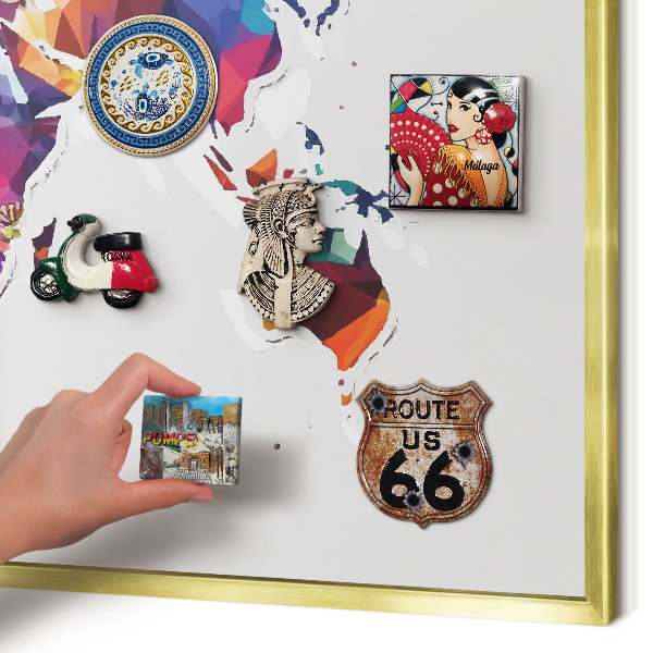 Metalen magneetbord met lijst in het goud Wereldkaart