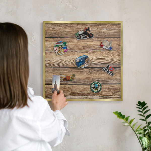 Metalen magneetbord met lijst in het goud Houtstructuur