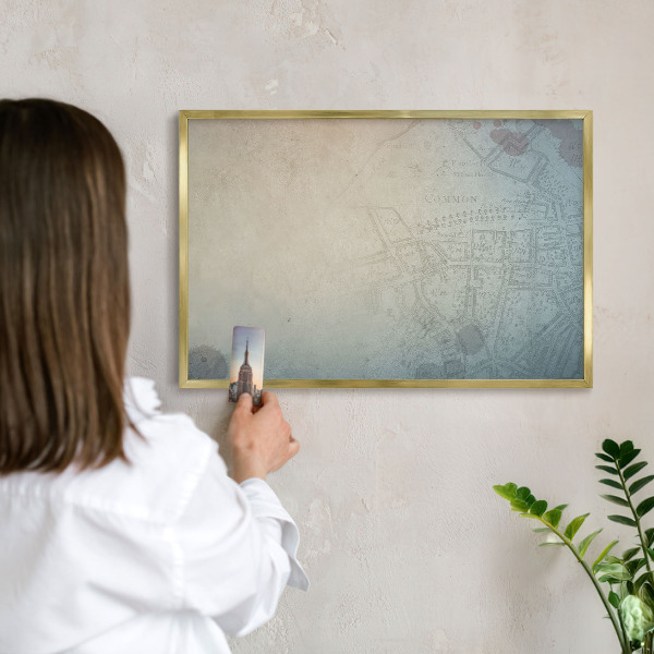Metalen magneetbord met lijst in het goud Oude kaart