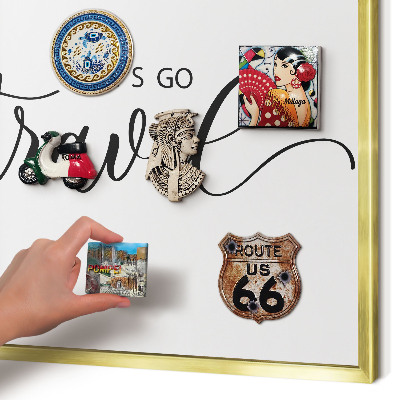 Metalen magneetbord met lijst in het goud Laten we samen op reis gaan