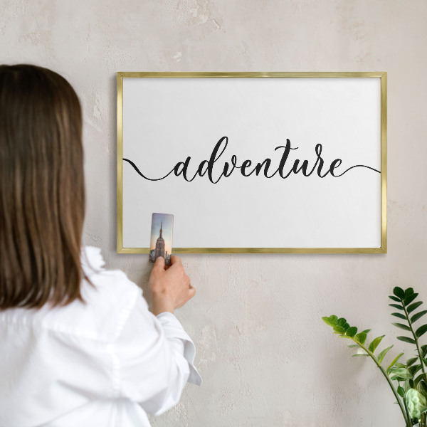 Metalen magneetbord met lijst in het goud Avontuur geschreven