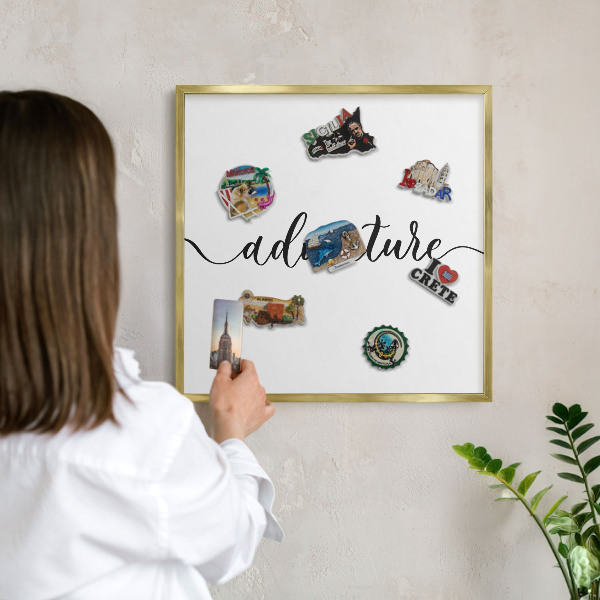 Metalen magneetbord met lijst in het goud Avontuur geschreven