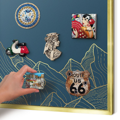 Metalen magneetbord met lijst in het goud Bergminimalisme