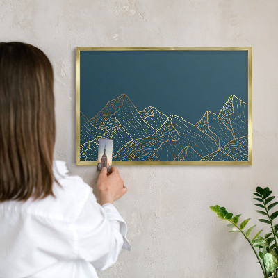 Metalen magneetbord met lijst in het goud Bergminimalisme
