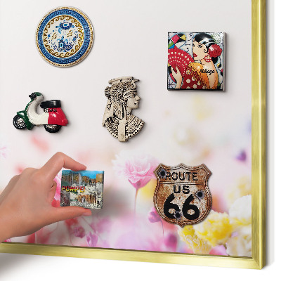 Metalen magneetbord met lijst in het goud Pastelkleurige bloemen