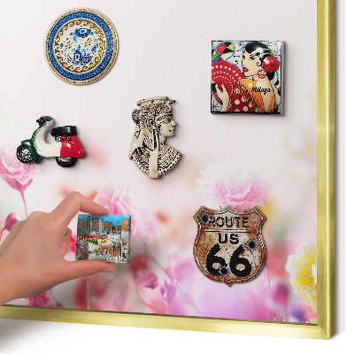 Metalen magneetbord met lijst in het goud Pastelkleurige bloemen