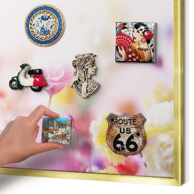 Metalen magneetbord met lijst in het goud Pastelkleurige bloemen