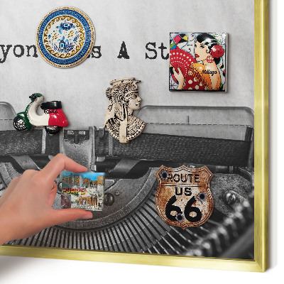 Metalen magneetbord met lijst in het goud Vintage machine