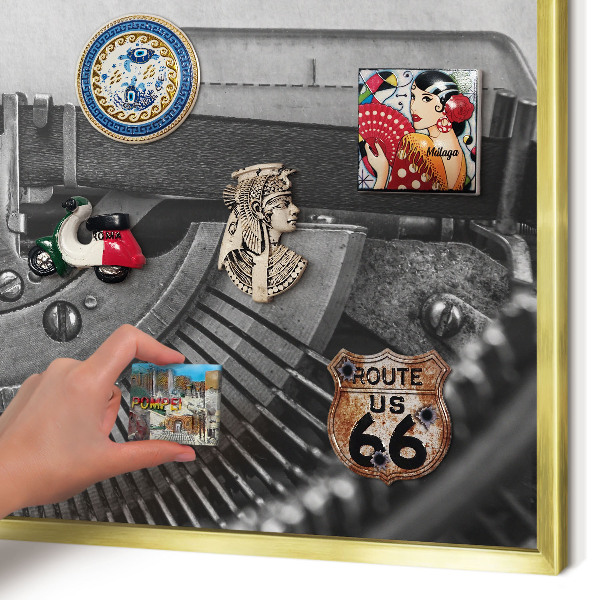 Metalen magneetbord met lijst in het goud Vintage machine