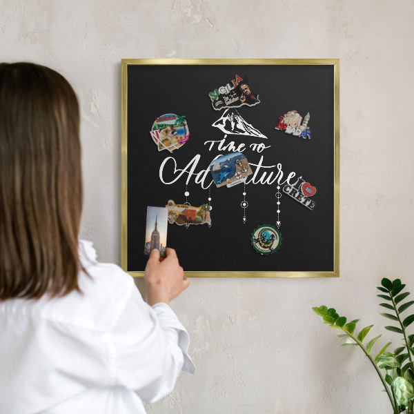 Metalen magneetbord met lijst in het goud Avontuur wacht.