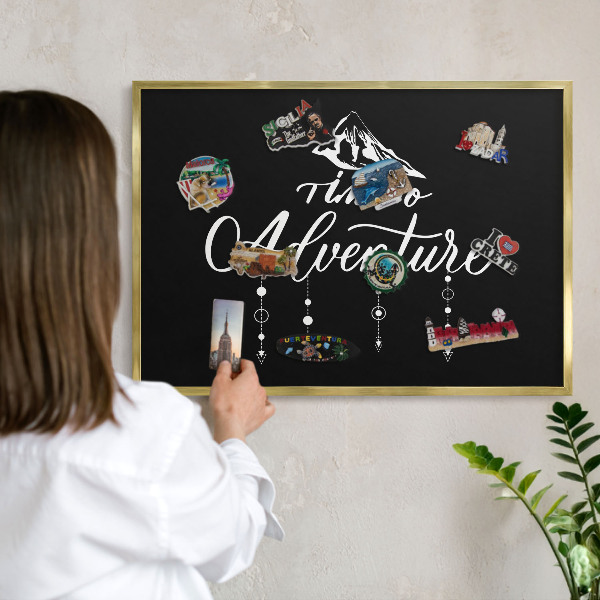 Metalen magneetbord met lijst in het goud Avontuur wacht.