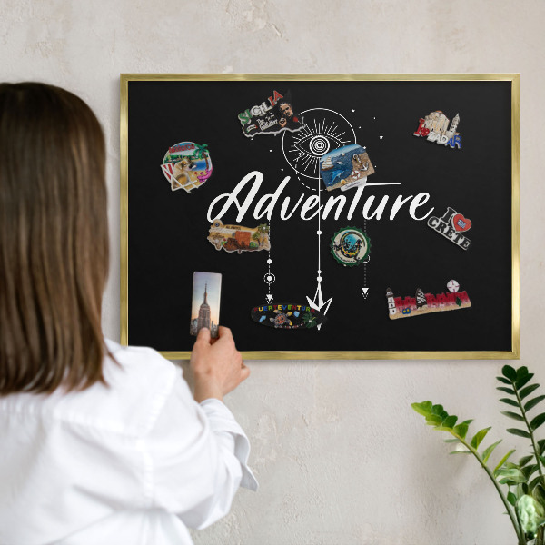 Metalen magneetbord met lijst in het goud Avontuur wacht.